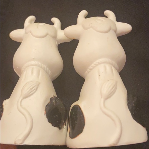 Set 1 of 2 - Cow Salt-n-Pepper Shakers - Picture 2 of 5
